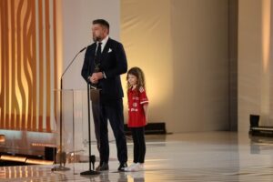 Orlen MEcenas Sportu dzieci i młodzieży Adam Burak odbiera nagordę cd2