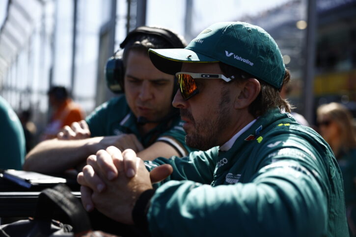 Fernando Alonso, Aston Martin F1 Team, with his engineer, on the grid