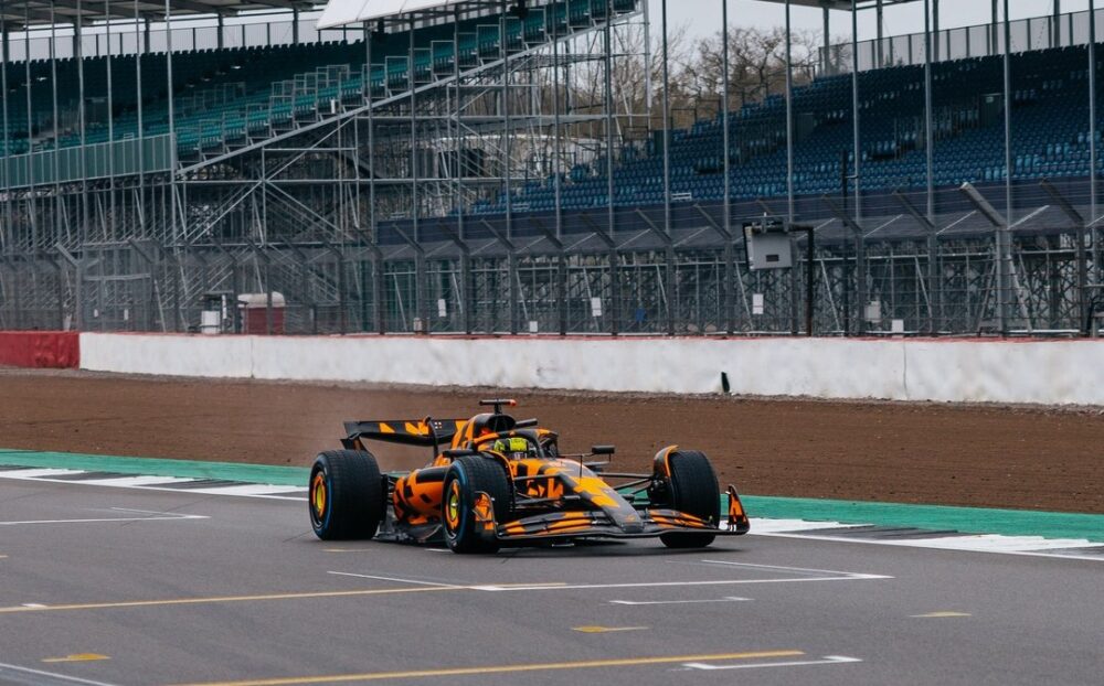 McLaren na torze nowy