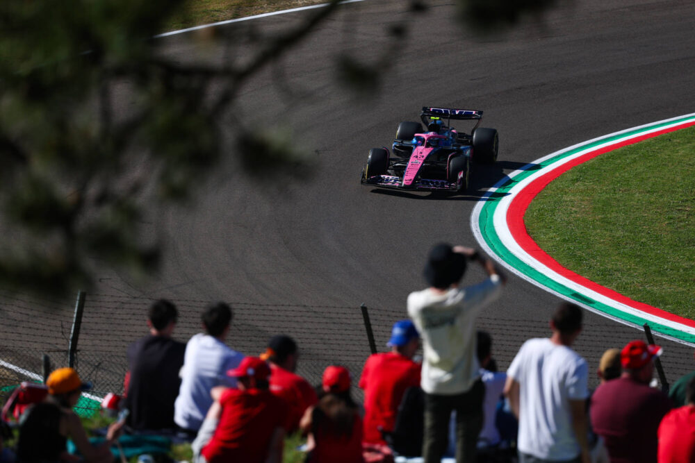 Fejk, krewcy kibice i dwa oświadczenia