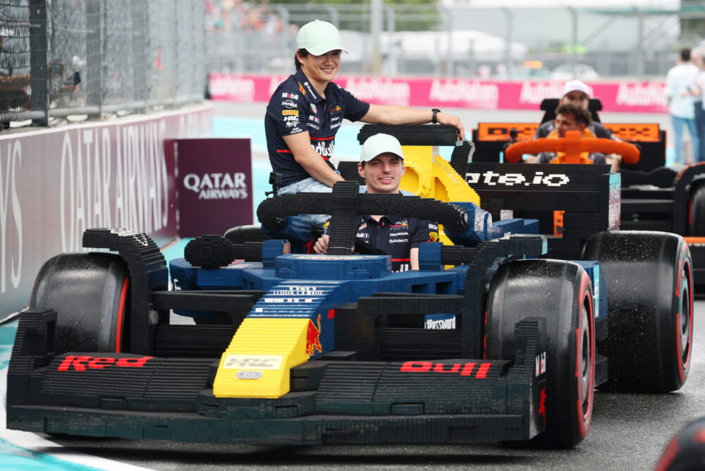 “Pojawia się i bije rekord okrążenia”