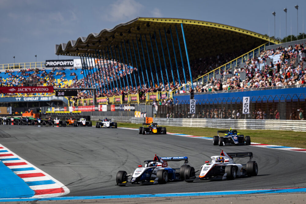 Ostatnie wyścigi sezonów Eurocup-3 i Hiszpańskiej Formuły 4. Polacy walczą o wicemistrzostwa [Live stream, Relacja live]