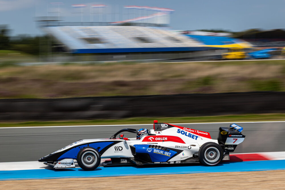 Gładysz rozpoczyna wyjątkowe zawody na legendarnym torze