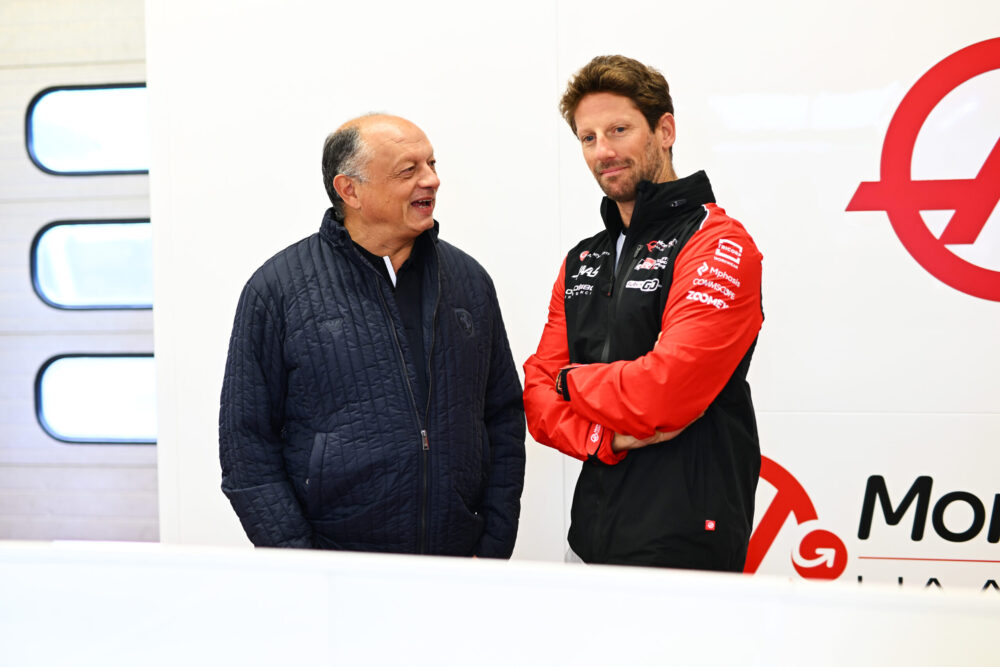 Grosjean już testuje. Zhou zastąpił Hamiltona