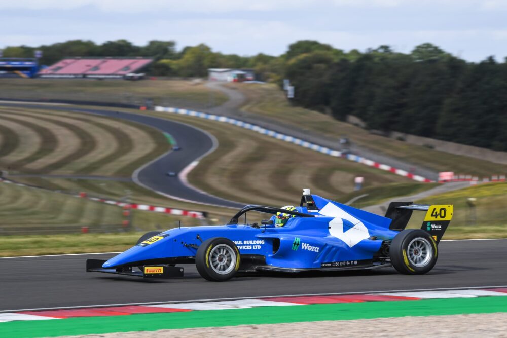 Orzechowski z premierowymi punktami w Brytyjskiej F4