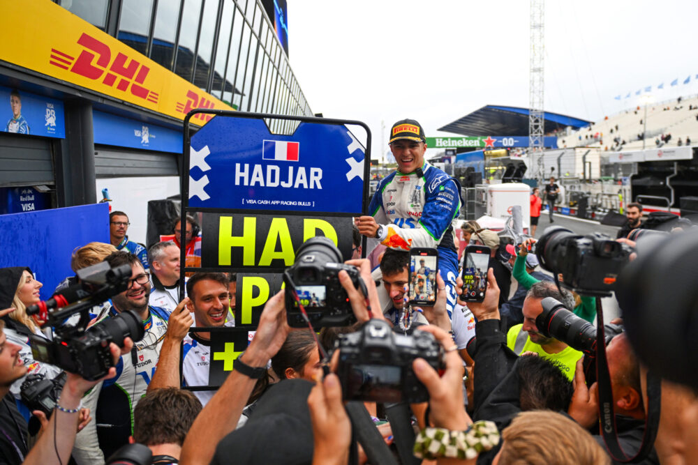 Zniszczone trofeum, wiadomość od Prosta i zepchnięty Kubica