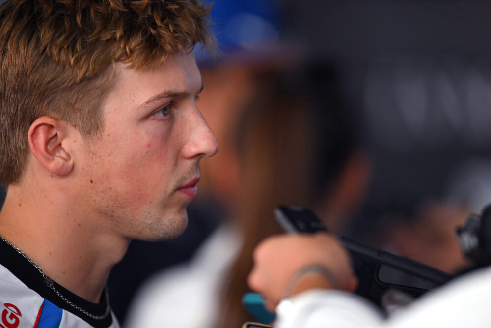 FIA bierze Lawsona w obronę