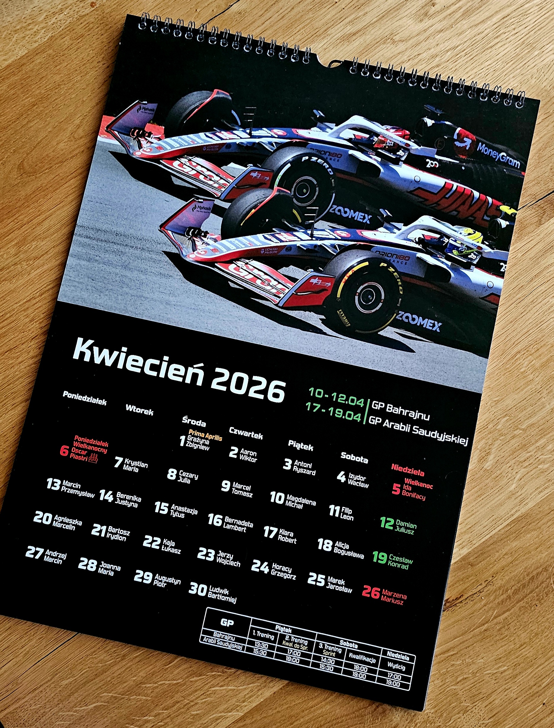 Idealny prezent dla fana motorsportu – Formułowy kalendarz!