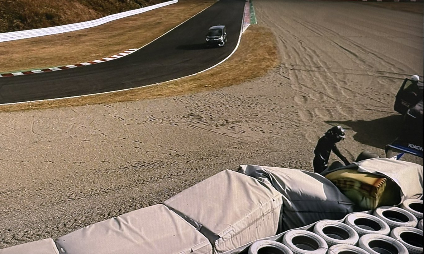 Doohan rozbija auto trzeci raz w tym samym zakręcie. Ugochukwu najszybszy