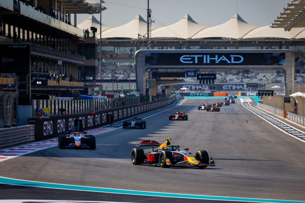 Formuła 2: Sezon 2025 zakończony, są kolejne oficjalki w sprawie kierowców