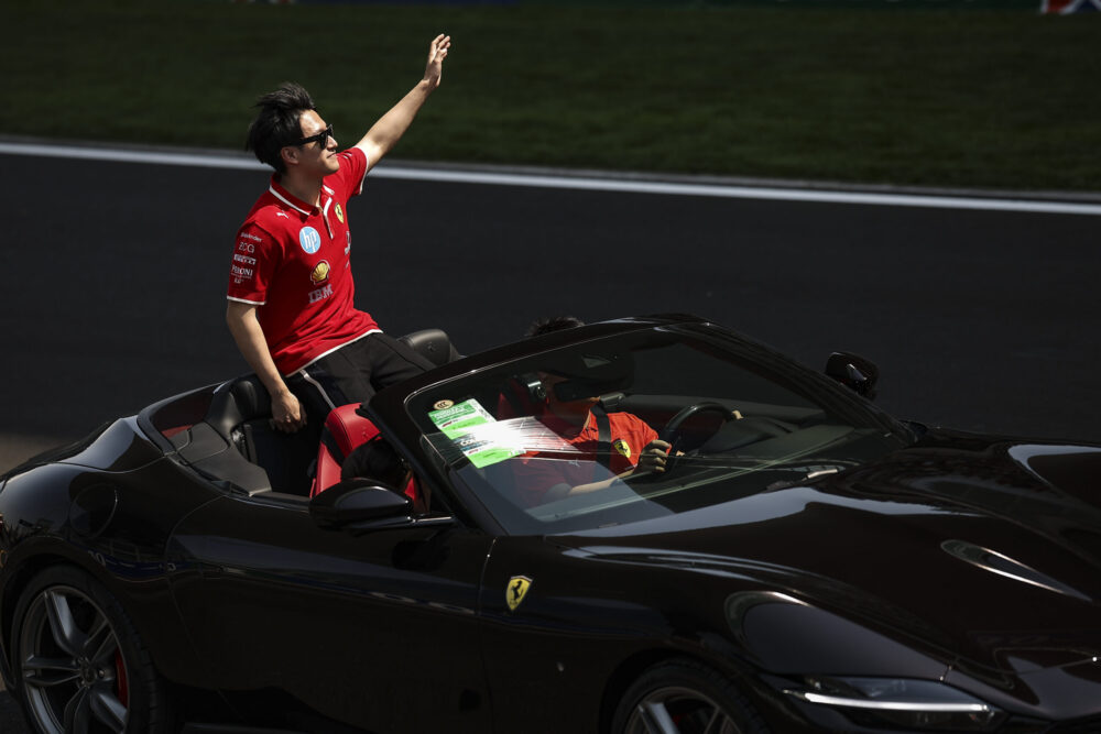 Ferrari żegna kierowcę rezerwowego i zawodniczkę Akademii