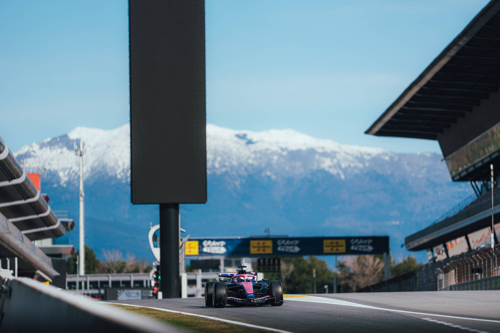 Galeria zdjęć z pierwszego dnia testów F1 w Barcelonie