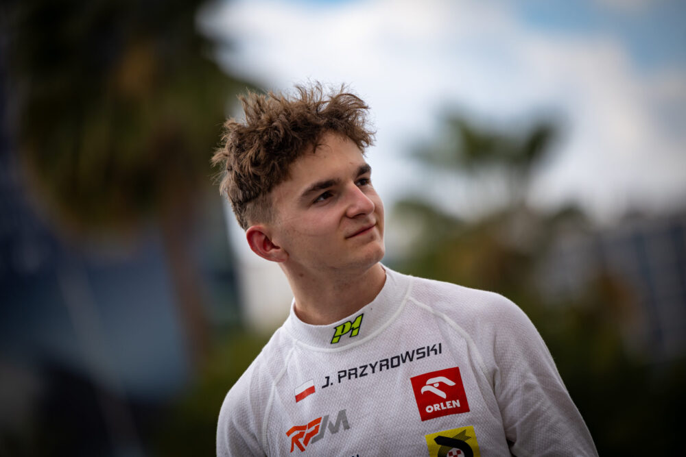 Przyrowski z pierwszego rzędu – Live stream z wyścigu FRMET
