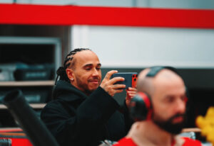 Lewis Hamilton fabryka silnik