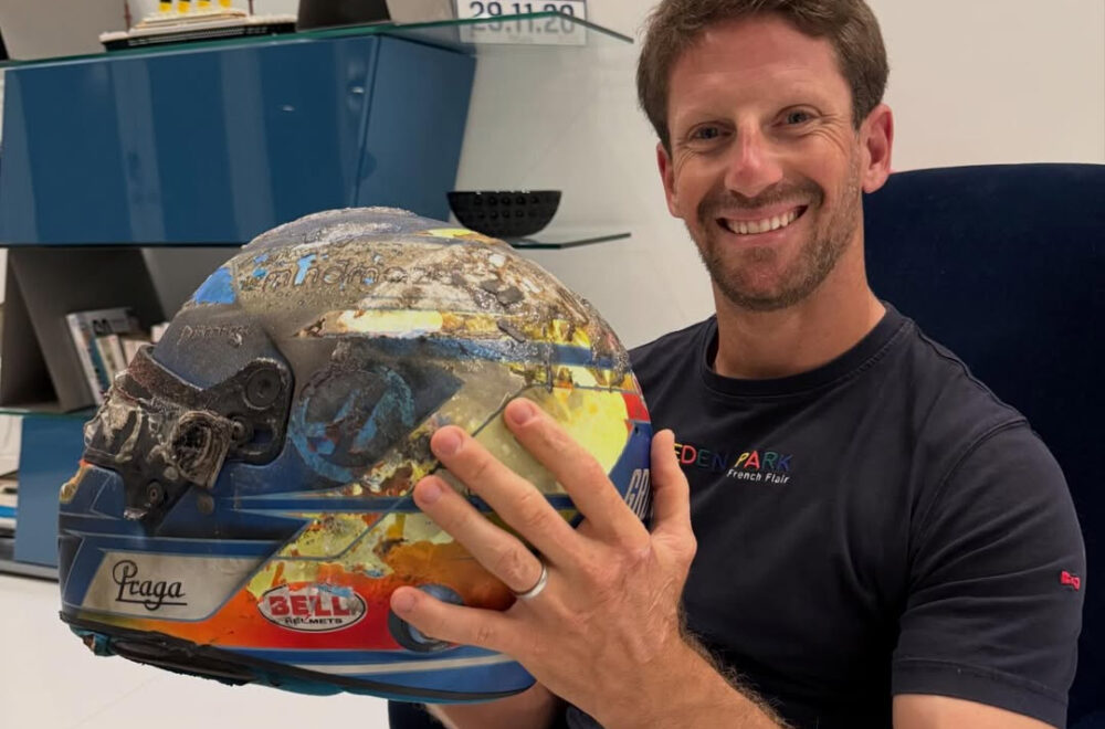 Grosjean z kaskiem, który uratował mu życie