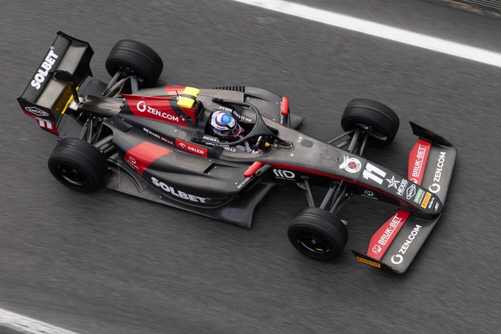 Maciej Gładysz testy F3