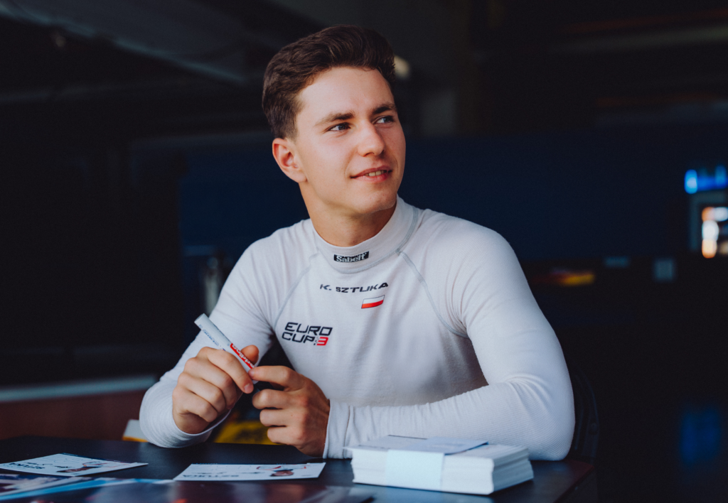 Kacper Sztuka wraca na tor