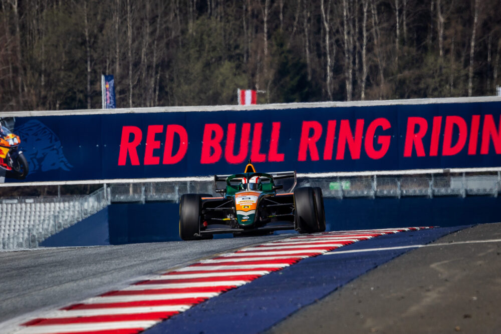 Trzeba będzie nadrabiać – pierwszy wyścig Przyrowskiego w FREC [Live stream]