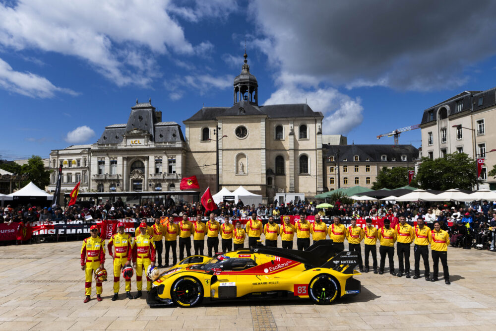 “Ja tylko kręcę kierownicą, przyspieszam i hamuję”. Humory przed 24h Le Mans dopisują w AF Corse