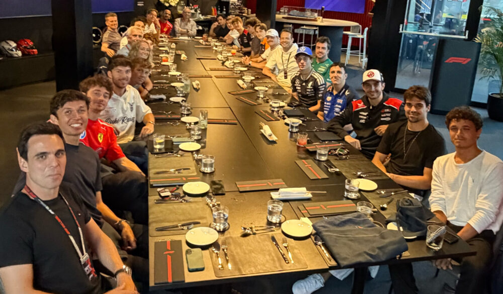 Verstappen pierwszy, Antonelli ostatni – kierowcy F1 znów na wspólnej kolacji