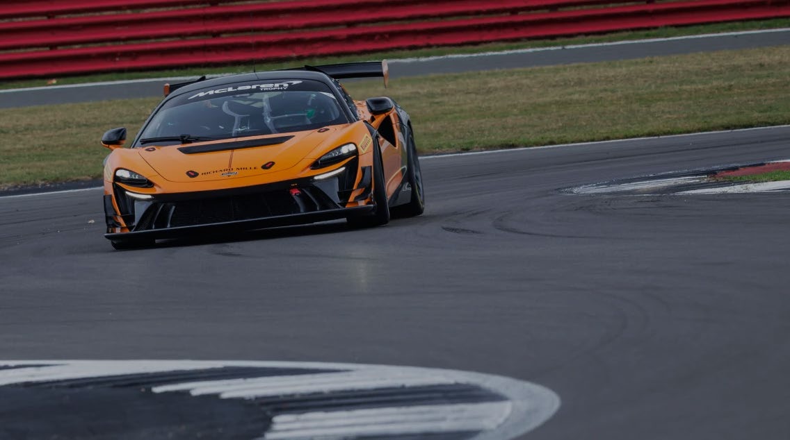 Trzech Polaków weźmie udział w fabrycznych testach McLaren Motorsport