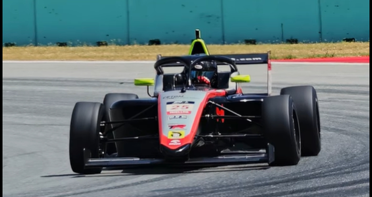 Kolejny Polak testował bolid F4