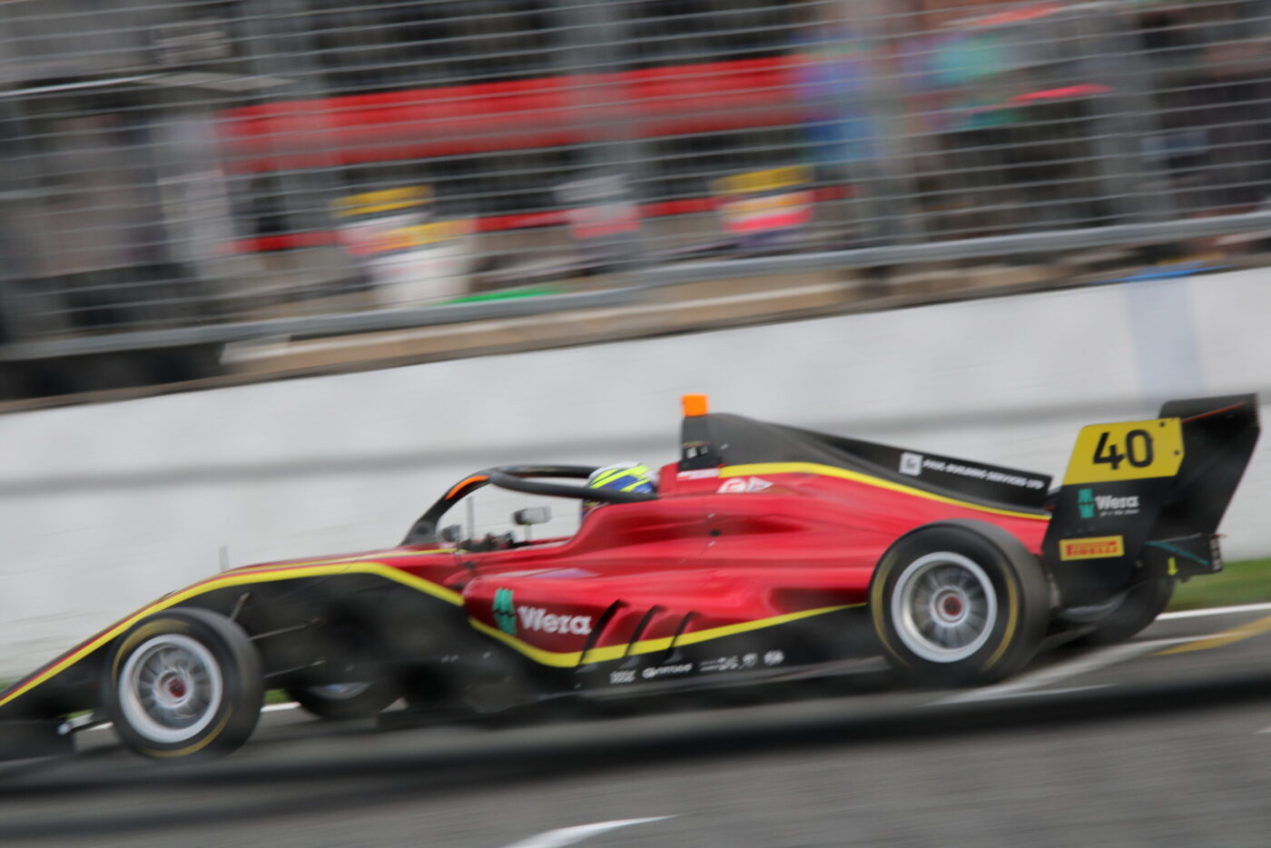Orzechowski z punktami na Brands Hatch